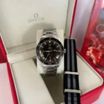Omega Seamaster 300

Tamanho 40mm 
Automático 
Máquina base etá 
Linha Premium 
...