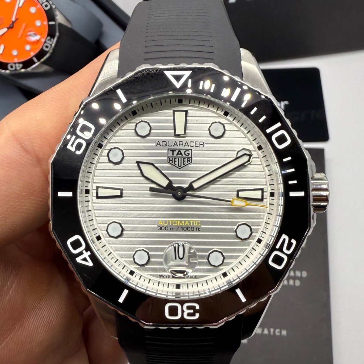 a43f4e_0bdf705d81974c98856efa2e664e8e45mv2 TAG Heuer Aquarecer 300, 43mm, Aço, Mostrador Branco, Puls. Borracha - Imagem 1
