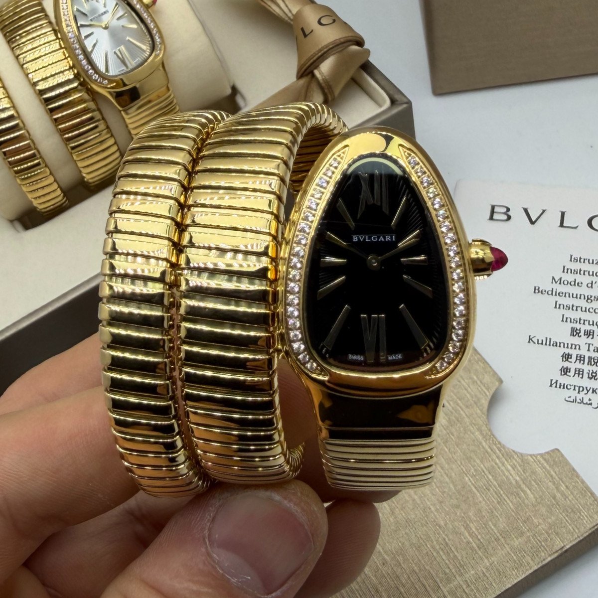 a43f4e_1e01e42aa35e4e879f4ef92cc49435a0mv2 Bvlgari Serpenti Tubogas 02 Volta 35mm Aço/Dourado Mostrador Preto - Cravejado - Imagem 1