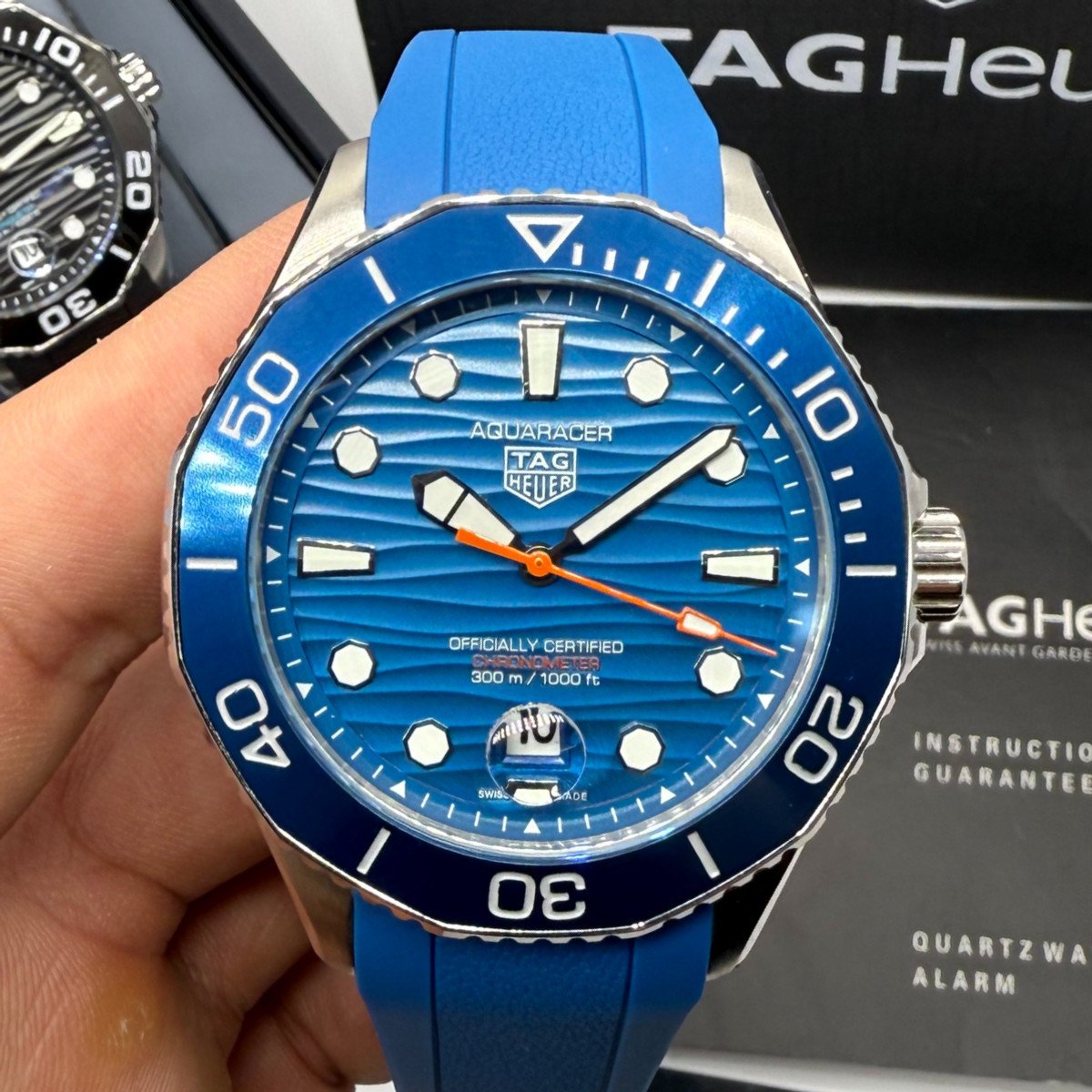a43f4e_6d5fa5213a3a4e35ac6f9e442dec5558mv2 TAG Heuer Aquarecer 300, 43mm, Aço, Pulseira Borracha - Imagem 1