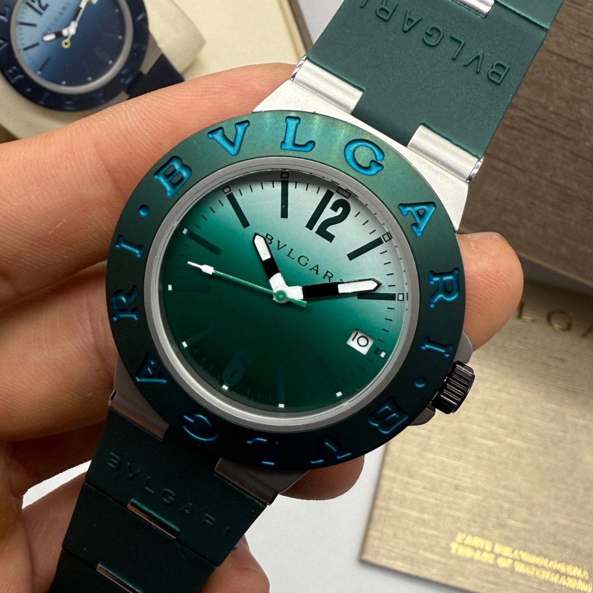a43f4e_7c3cc5a1abe24ebdace6f04768729022mv2 Bvlgari Alumium 41mm - Mostrador Verde Aluminio Pulseira Borracha - Imagem 1