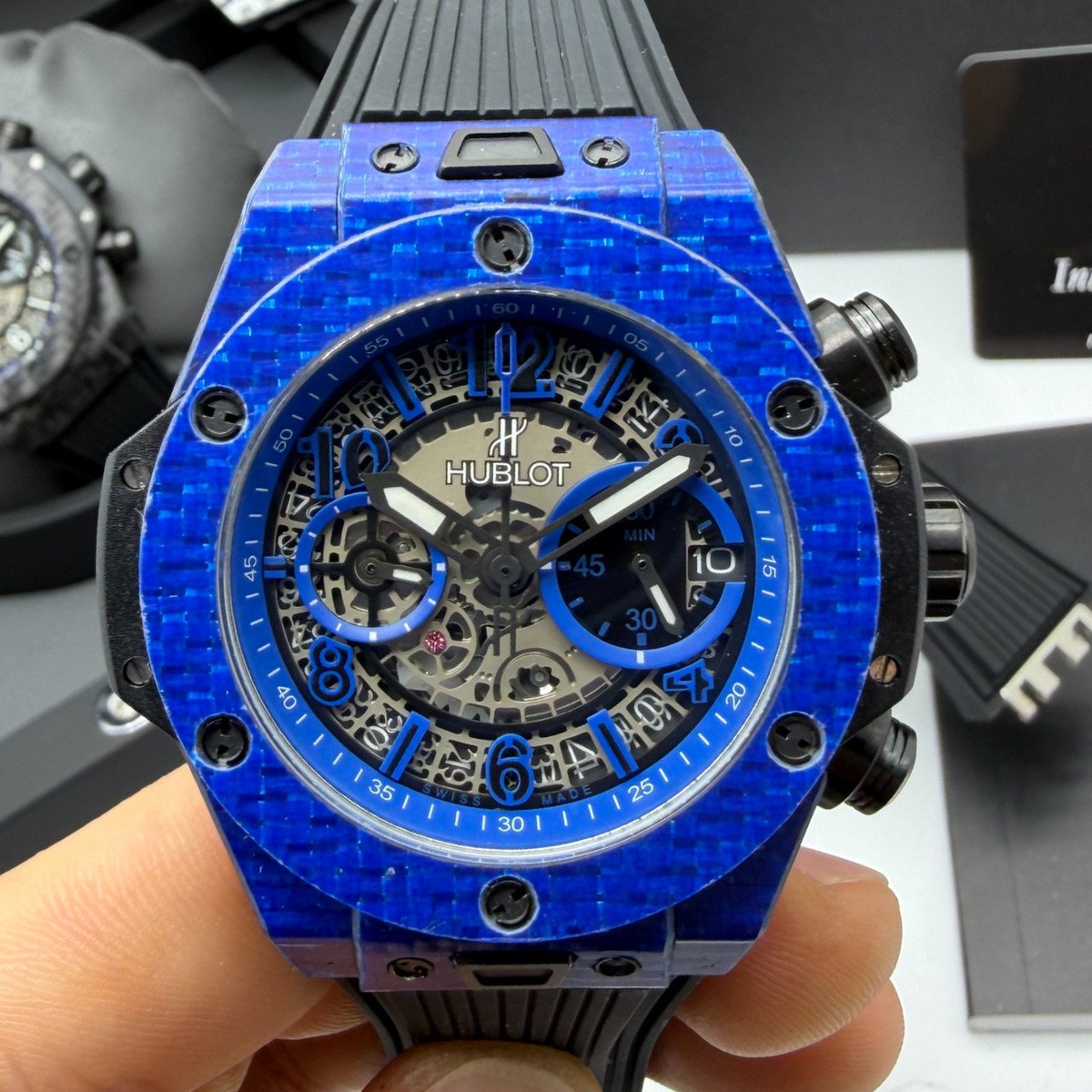 a43f4e_b000398ea9094f2fa31970a2b2a0f73bmv2 Hublot Big Bang 20th Anniversary King Blue Carbon 43mm - Imagem 1