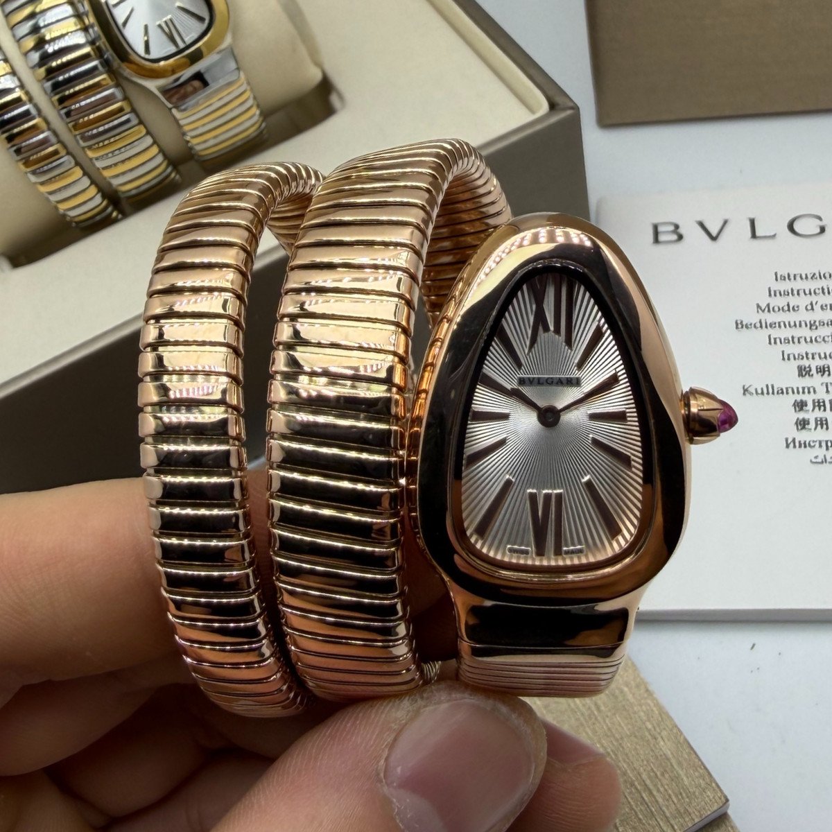 a43f4e_f575f4c035a54dfda1d1549577d3285fmv2 Bvlgari Serpenti Tubogas 02 Voltas 35mm Aço/Rose Mostrador Prata - Imagem 1