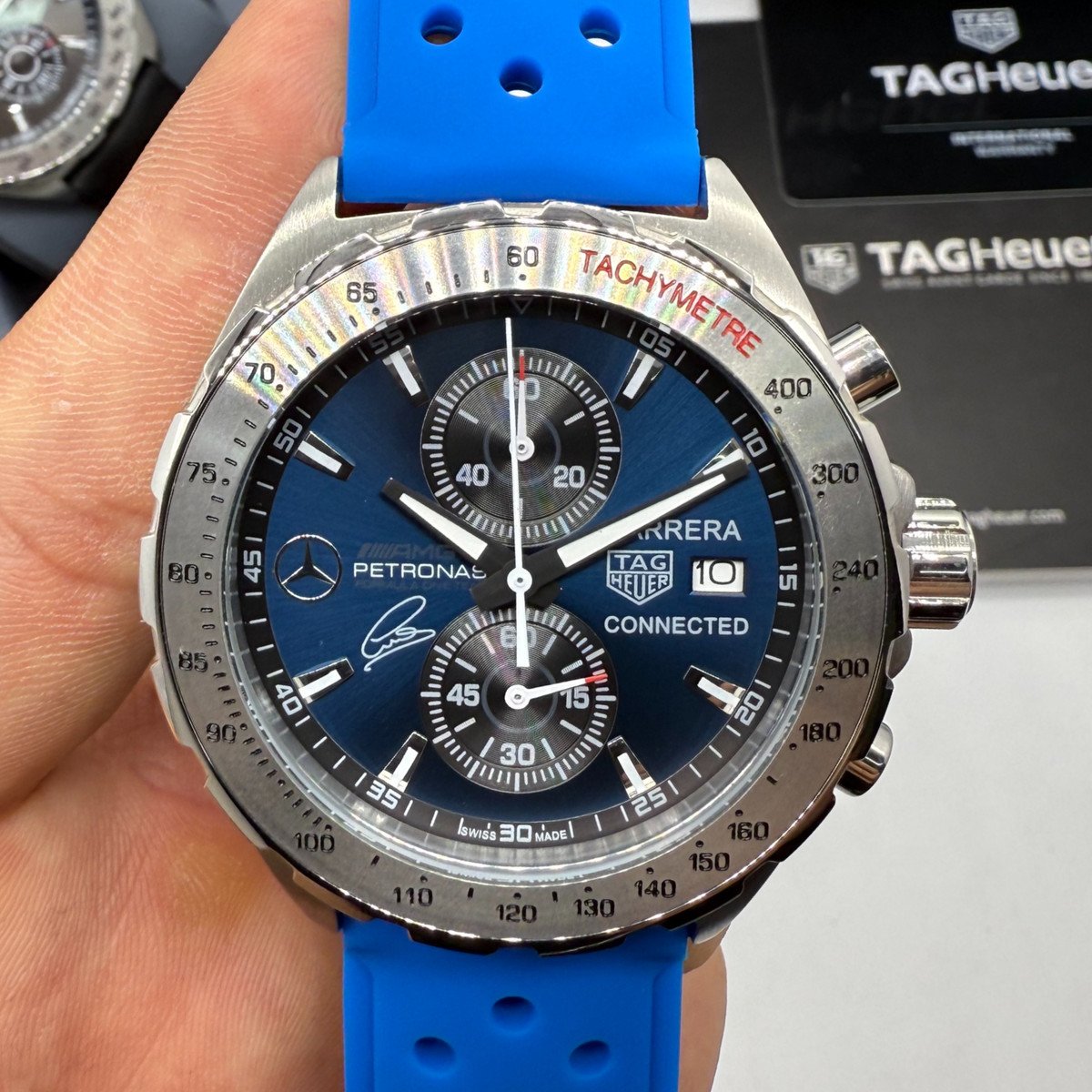 a43f4e_f7f4c004c3f84332a59ae93ebf3d6707mv2 TAG Heuer Carrera F1 Mercedes AMG Petronas Aço 42mm - Puls. Borracha - Imagem 1