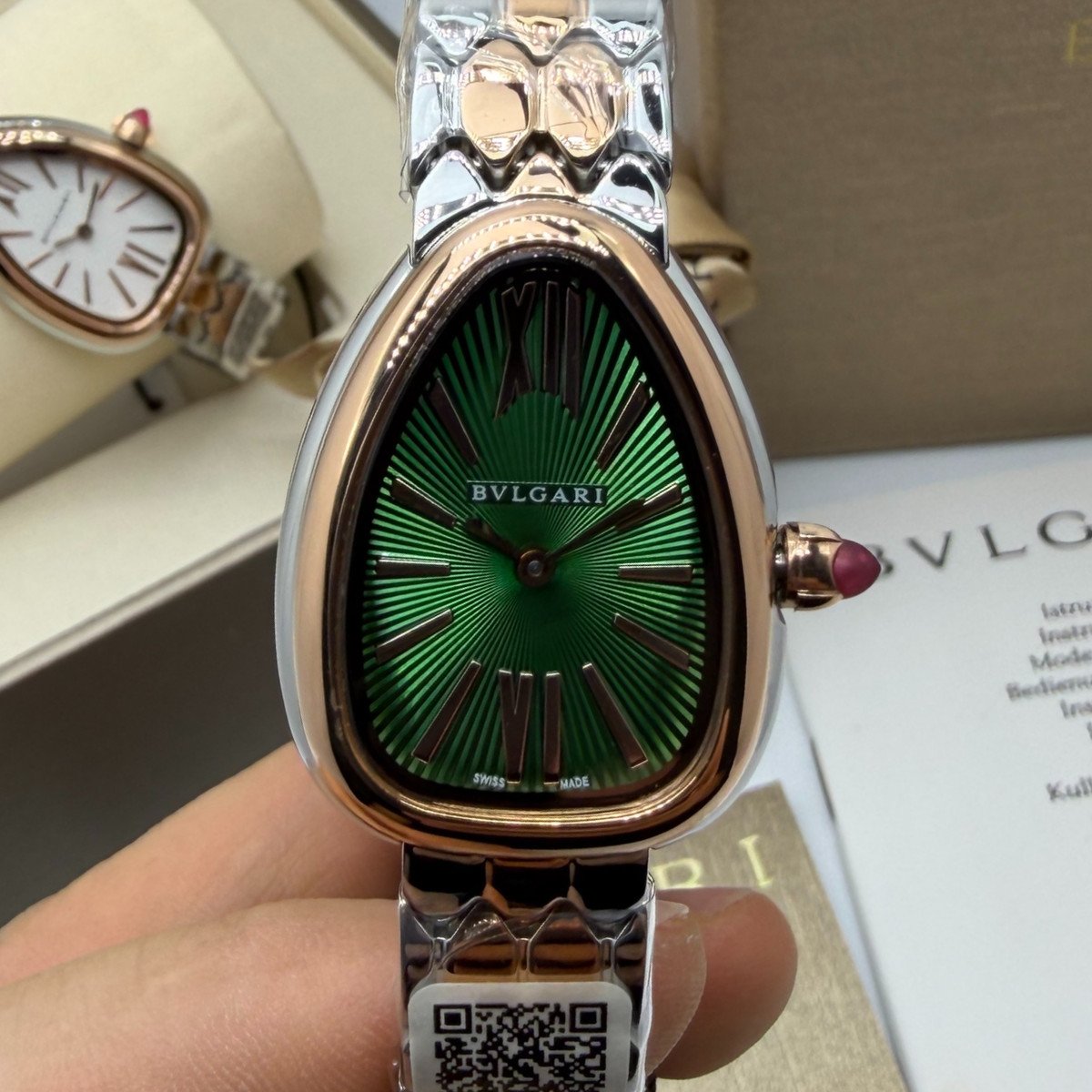 a43f4e_fb322b26d1004cc48af55f6227b94091mv2 Bvlgari SERPENTI SEDUTTORI 33mm Aço/Rosè - Mostrador Verde - Imagem 1