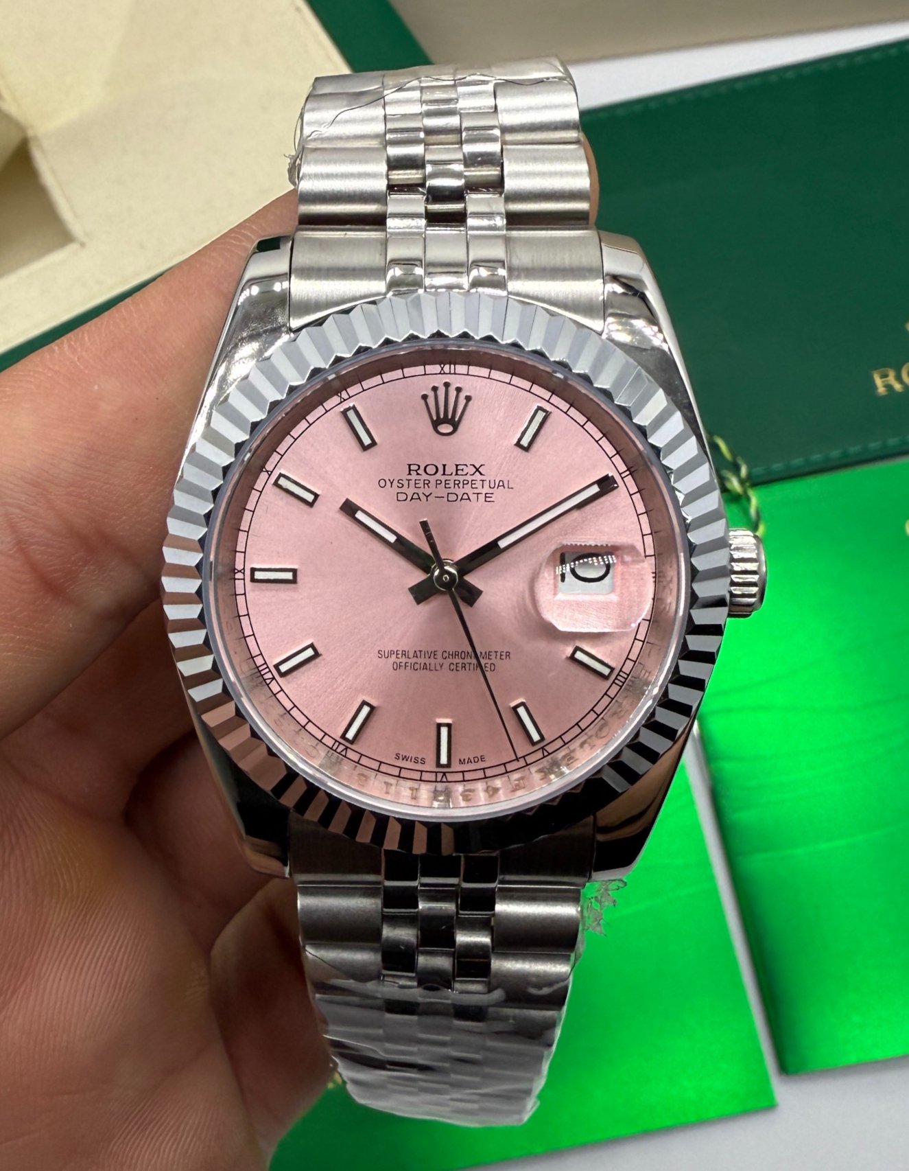 rolex-date-just-36mm-aco-mostrador-rosa-luneta-canelada-foto1 Rolex Date-Just 36mm Aço, Mostrador Rosa, Luneta Canelada - Imagem 1
