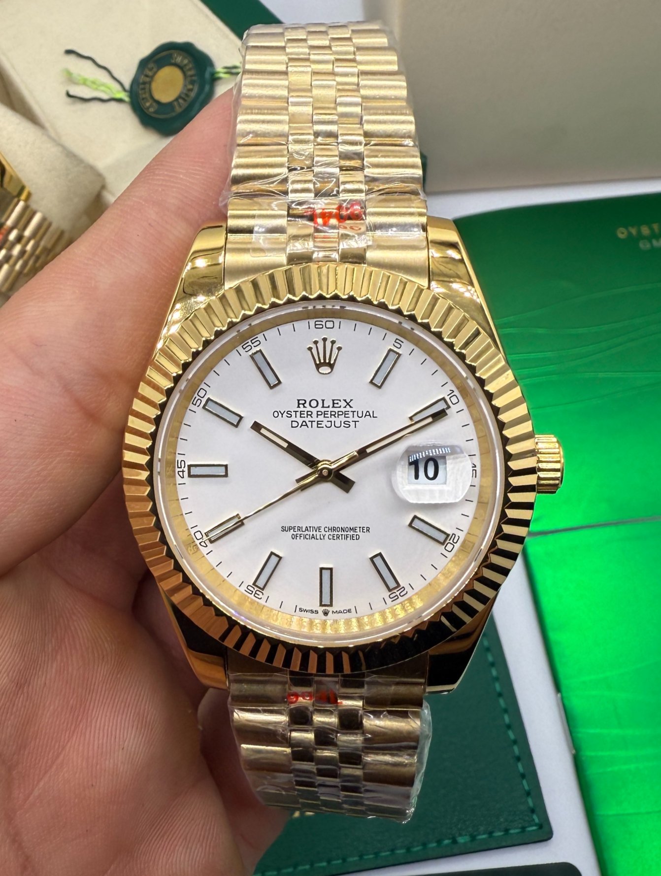 rolex-date-just-41mm-dourado-mostrador-branco-luneta-canelada-foto1 Rolex Date-Just 41mm Dourado, Mostrador Branco, Luneta Canelada - Imagem 1