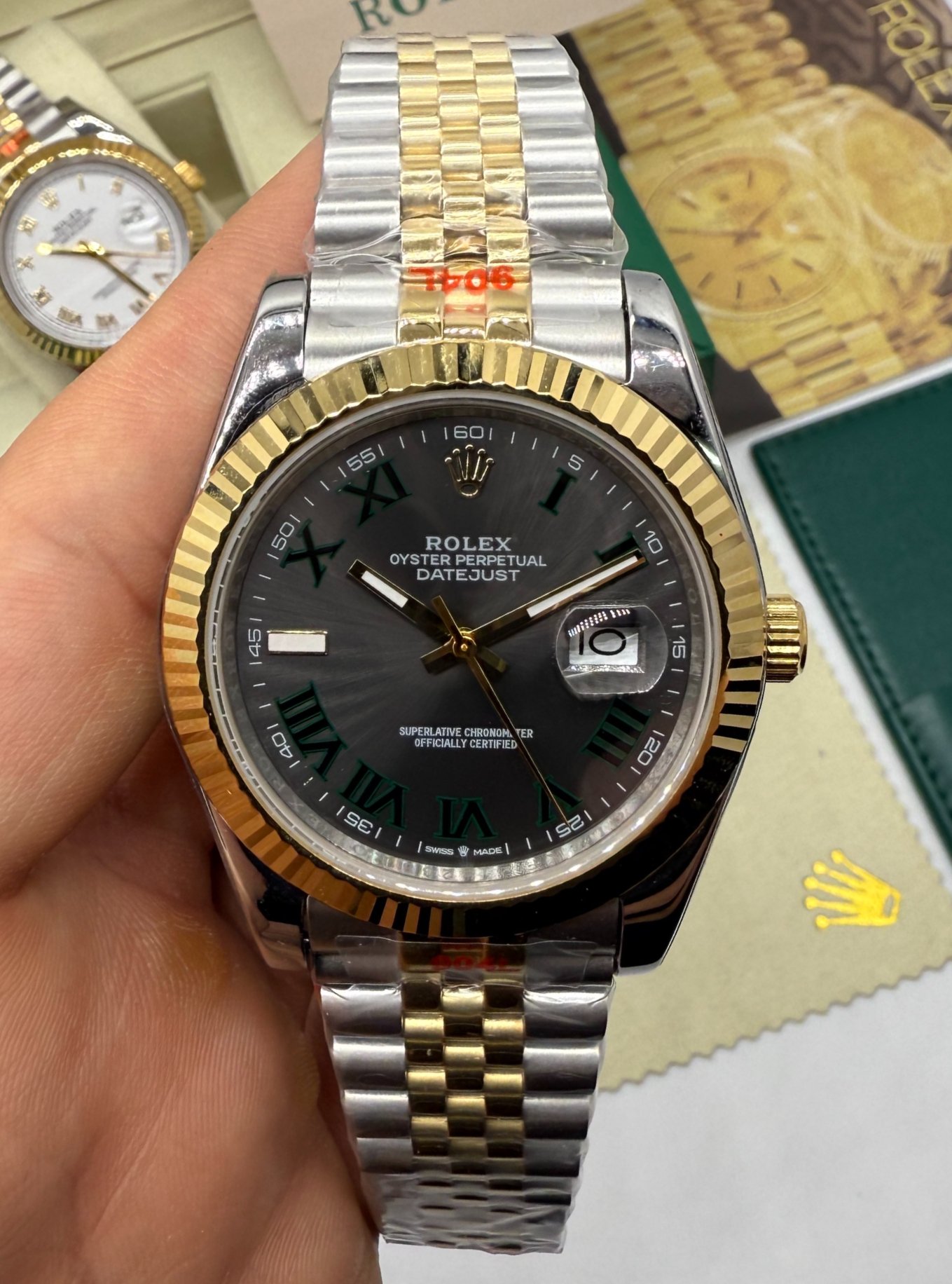 rolex-datejust-41mm-wimbledon-aco-dourado-mostrador-cinza-luneta-canelada-foto1 Rolex DateJust 41mm Wimbledon Aço/Dourado Mostrador Cinza Luneta Canelada - Imagem 1