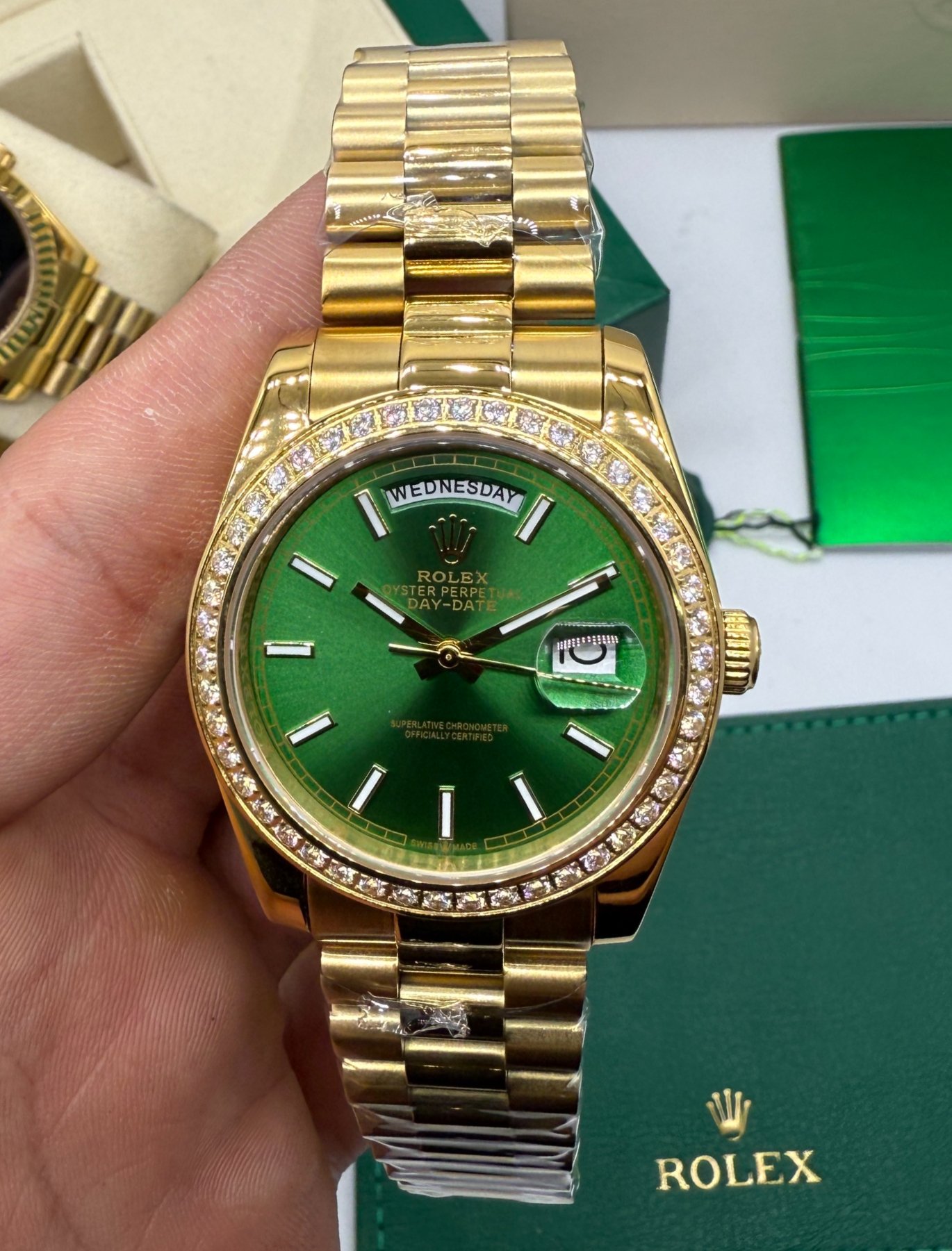 rolex-day-date-presidente-diamond-36mm-dourado-mostrador-verde-foto1 Rolex Day-Date Presidente Diamond 36mm Dourado Mostrador Verde - Imagem 1